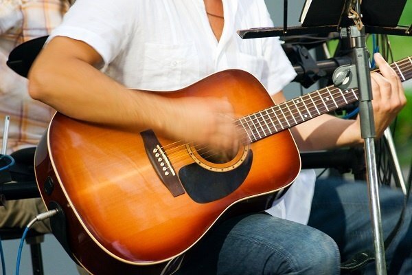 band_acoustic_guitar_being_played