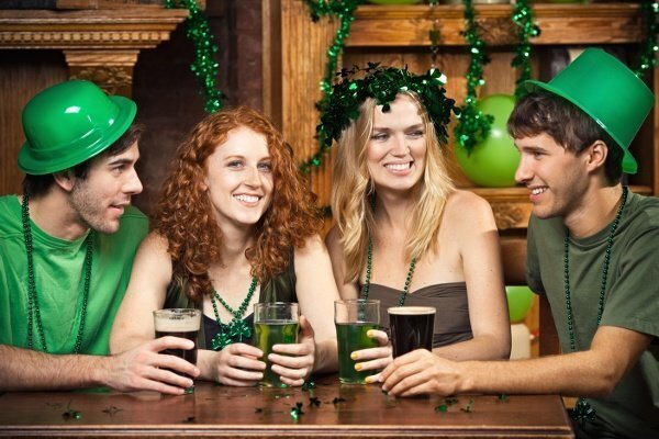 st_patricks_group_in_bar_wearing_st_patricks_day_hats_141719401-1