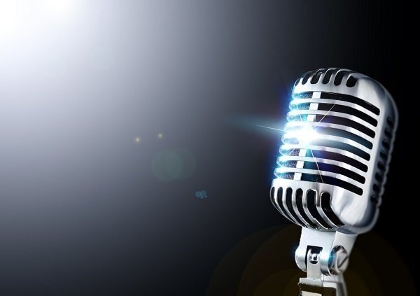 microphone-with-glimmer-light-effect microphone-with-glimmer-light-effect